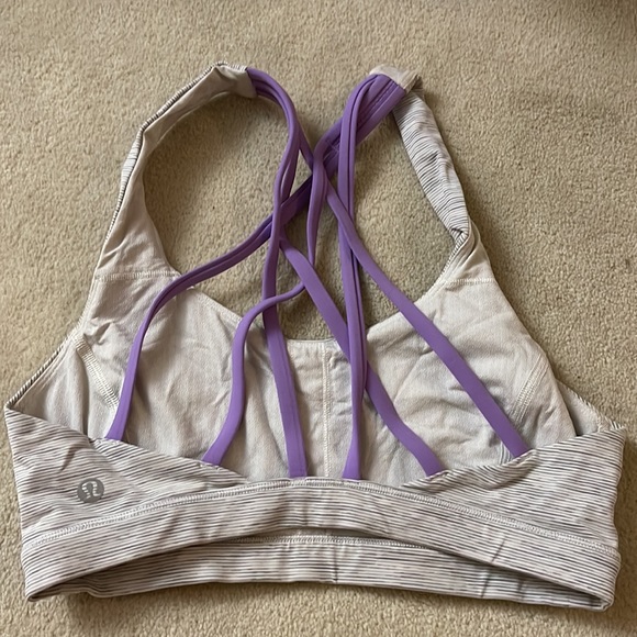 Lululemon Free to be Serena bra C/D cup size 4 - Picture 3 of 4